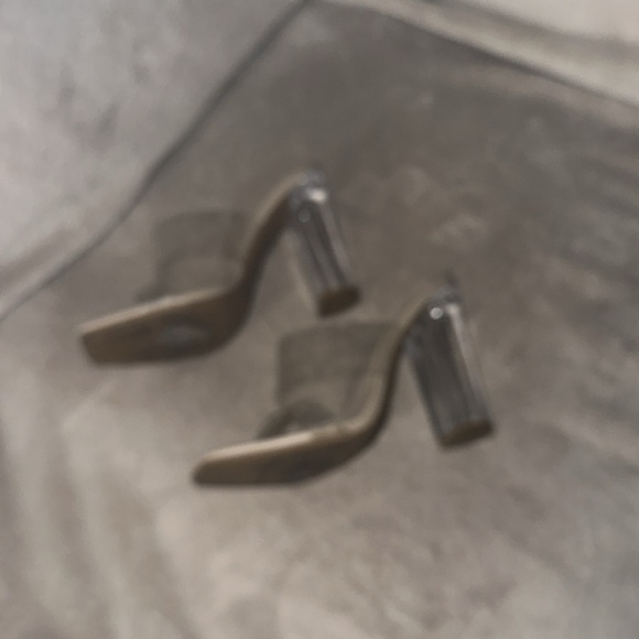 Bamboo 7.5 clear strap heels 💕 - Picture 2 of 5